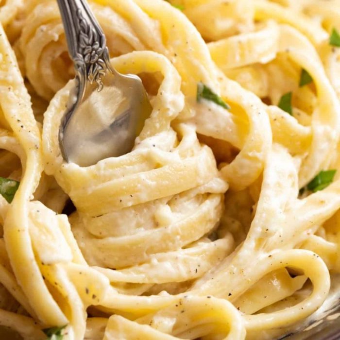 Alfredo cheese cream sauce recipe ingredient made easy fettuccine thekitchenmagpie