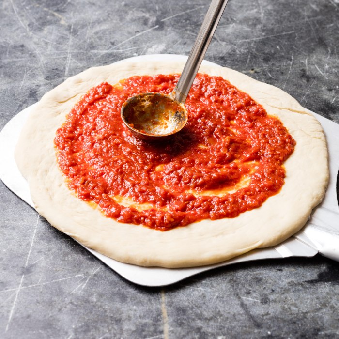 Fresh tomato sauce for pizza recipe