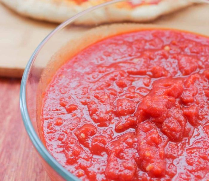 Fresh tomato sauce for pizza recipe